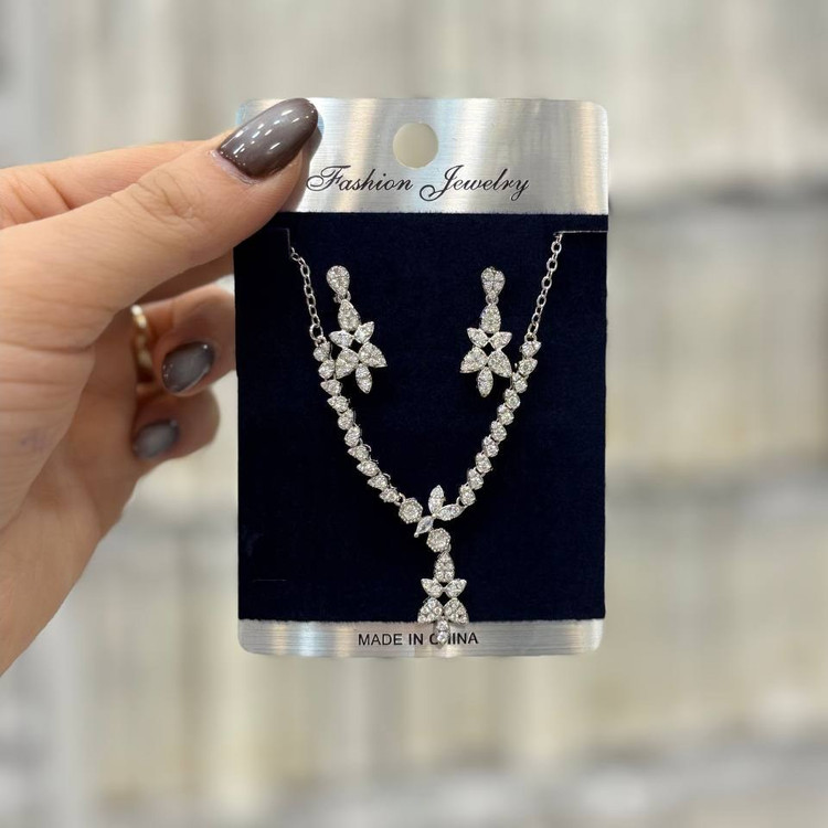 نیم ست گردنبند و گوشواره طرح جواهری زنجیری طرح نگین دایره رنگ ثابت با تنوع طرح کدgy