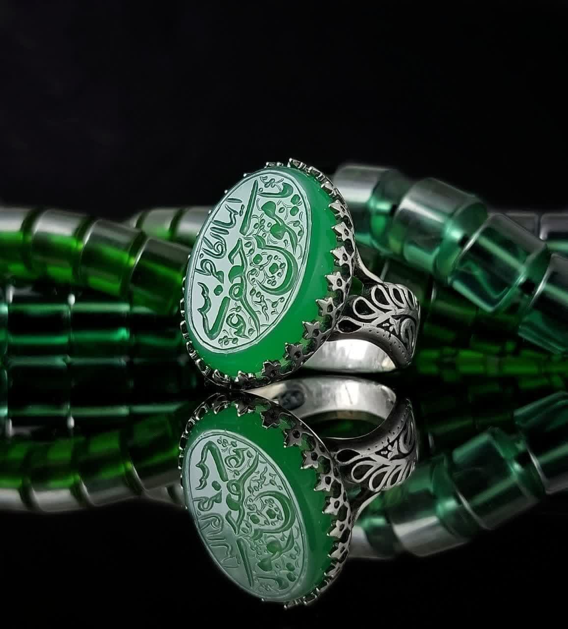 خرید انگشتر عقیق سبز امام کاظم (ع) | طرح طاووسی رکاب آلیاژی باکیفیت  کد 3815